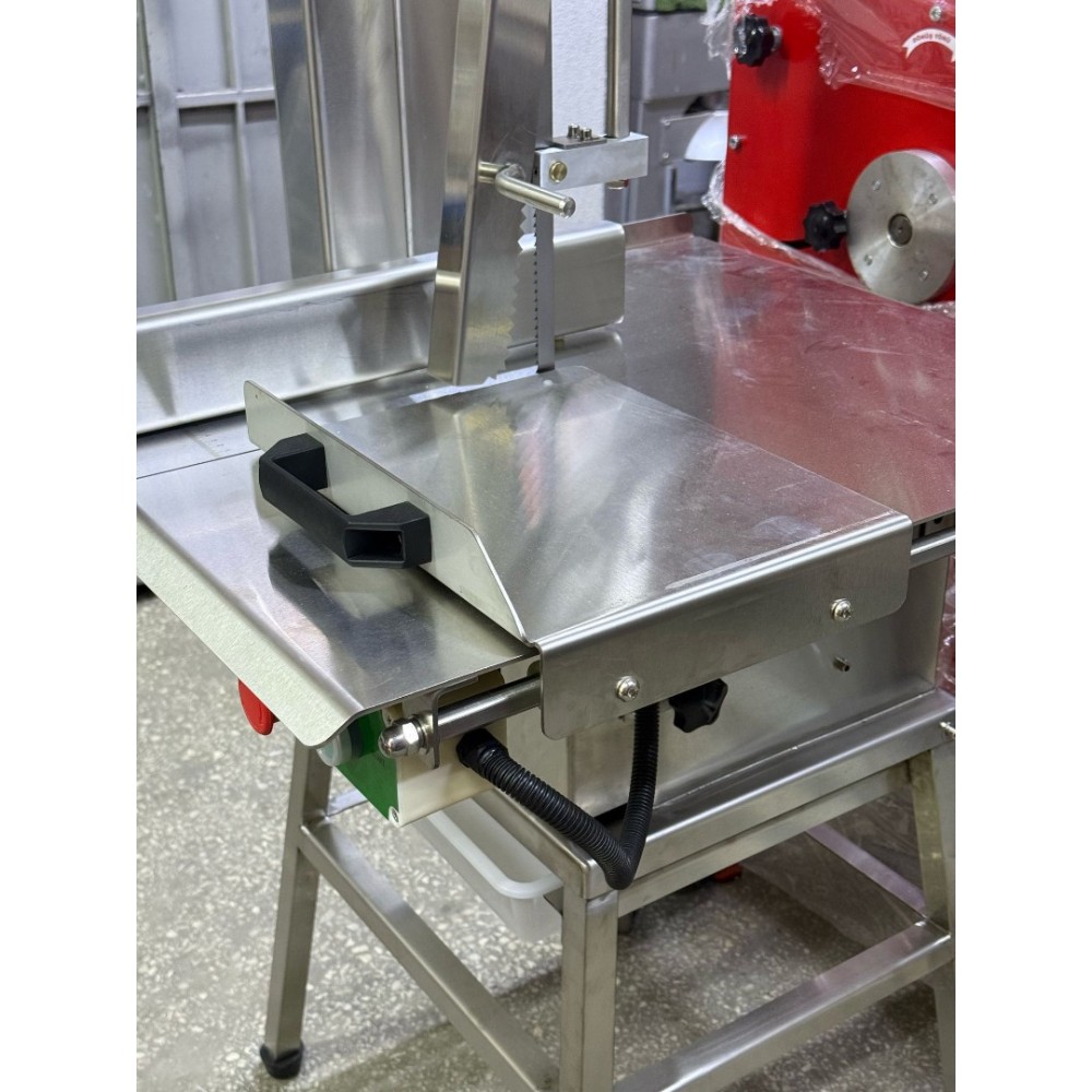 Akse Kemik Kesme Makinesi Mezbaha Tipi Büyükbaş Hayvan Kemik Kesme Makinası