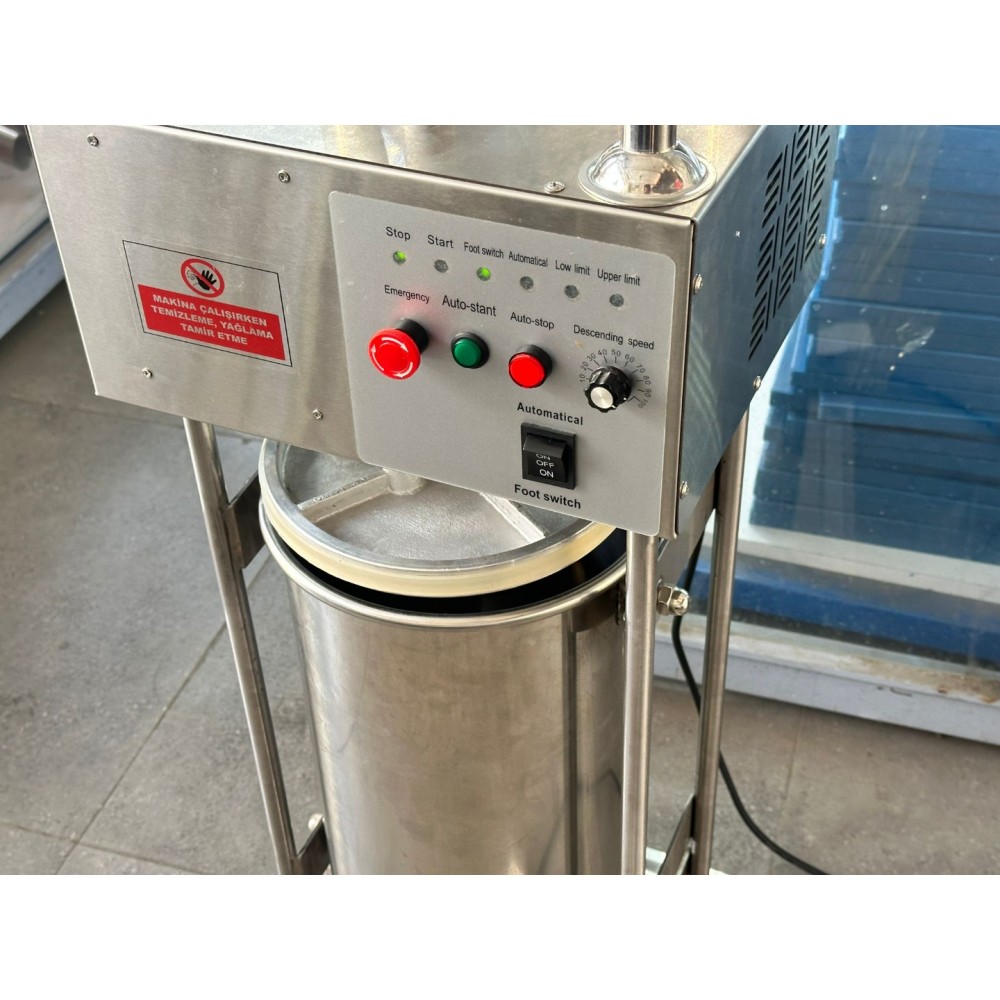 Akse 2. El 15 Litre Elektrikli Sucuk Sosis Dolum Makinası