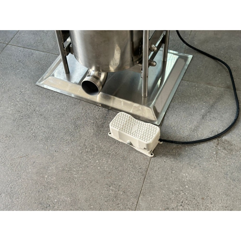 Akse 2. El 15 Litre Elektrikli Sucuk Sosis Dolum Makinası